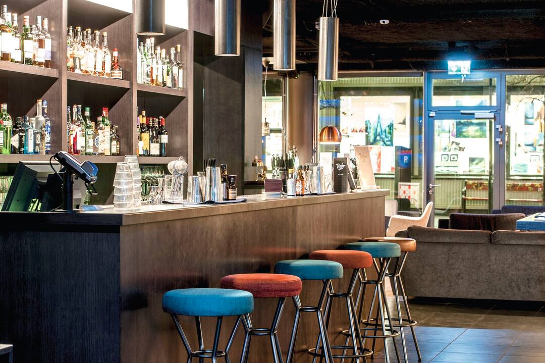 Barber bar
