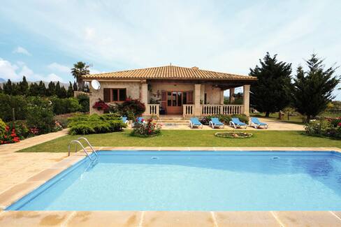 Villa Holidays in Majorca 2025 / 2025  TUI.co.uk