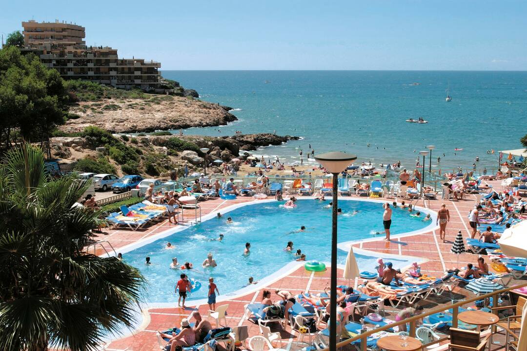 View the Facilities at Hotel Cala Font, Cap de Salou Thomson now TUI