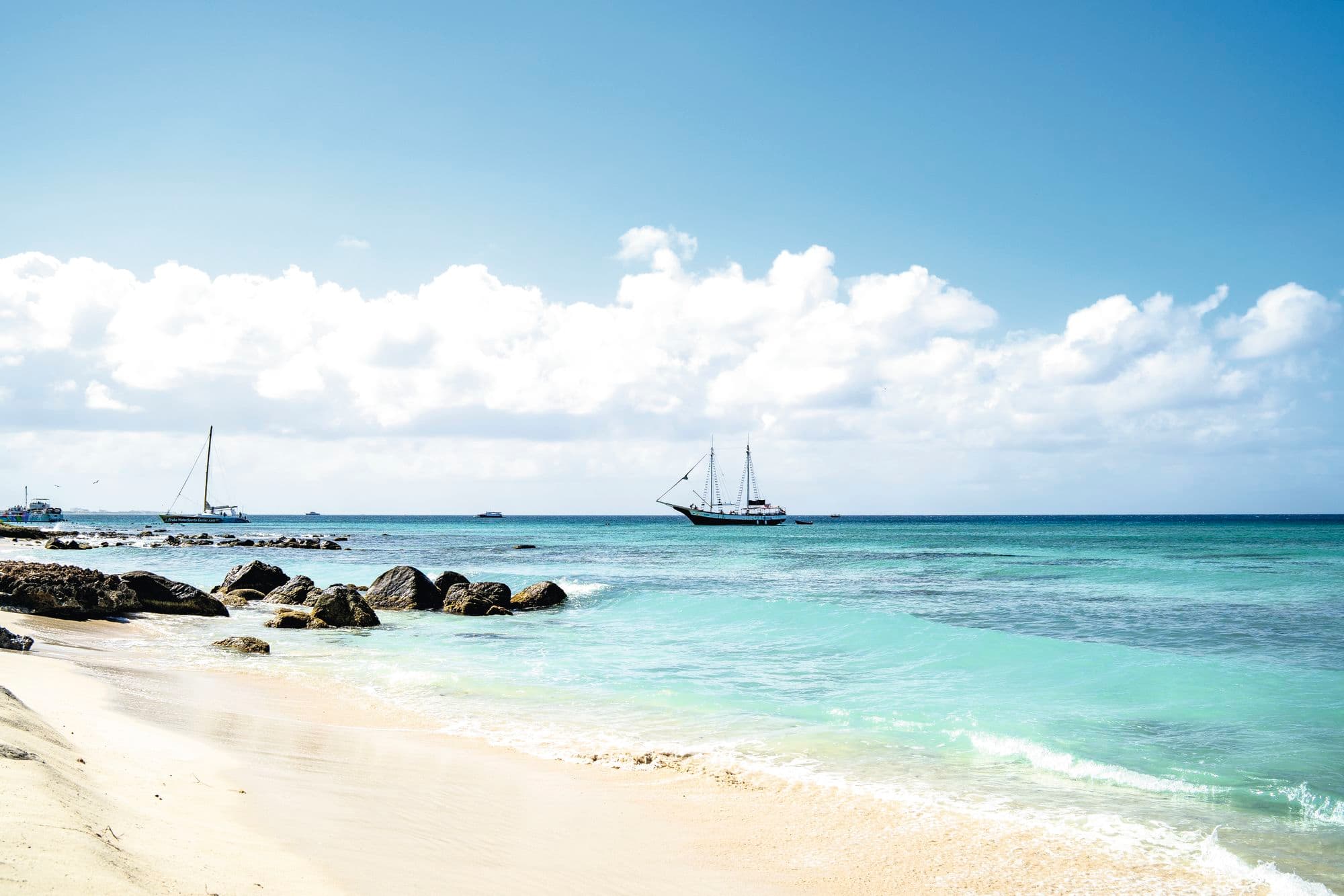 Yachts near a quiet sandy beach in Aruba.