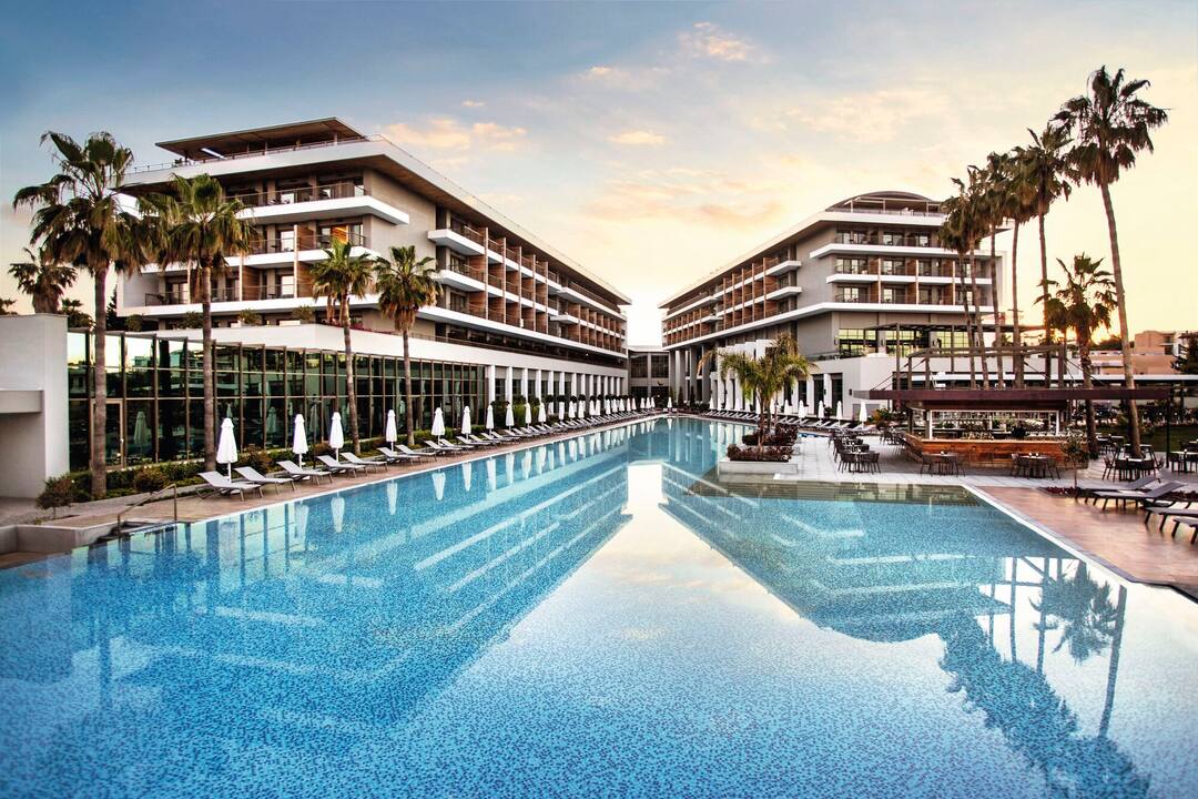Acanthus Cennet Barut Collection