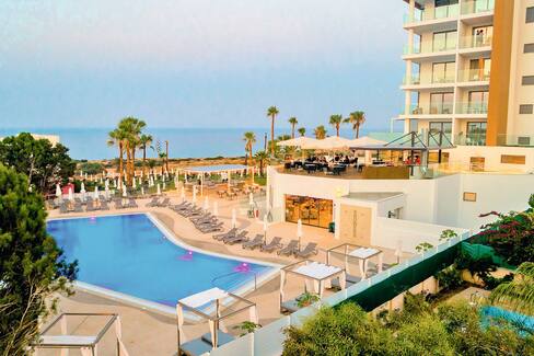 Leonardo Crystal Cove Hotel & Spa By The Sea