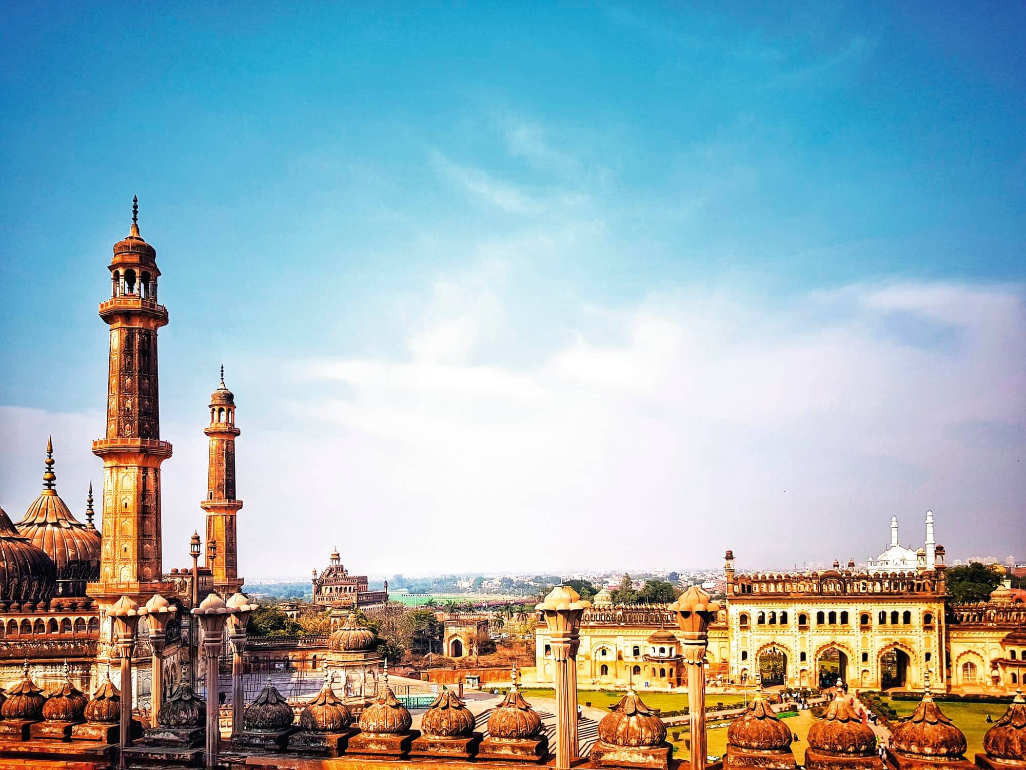 Wide shot of Bara Imambara palace.