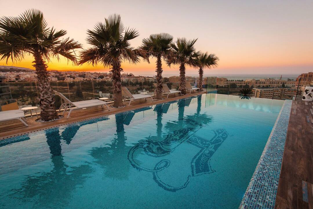 Teen girls in Malta Model Hooker in Malta