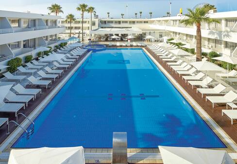 Melpo Antia Hotel & Suites