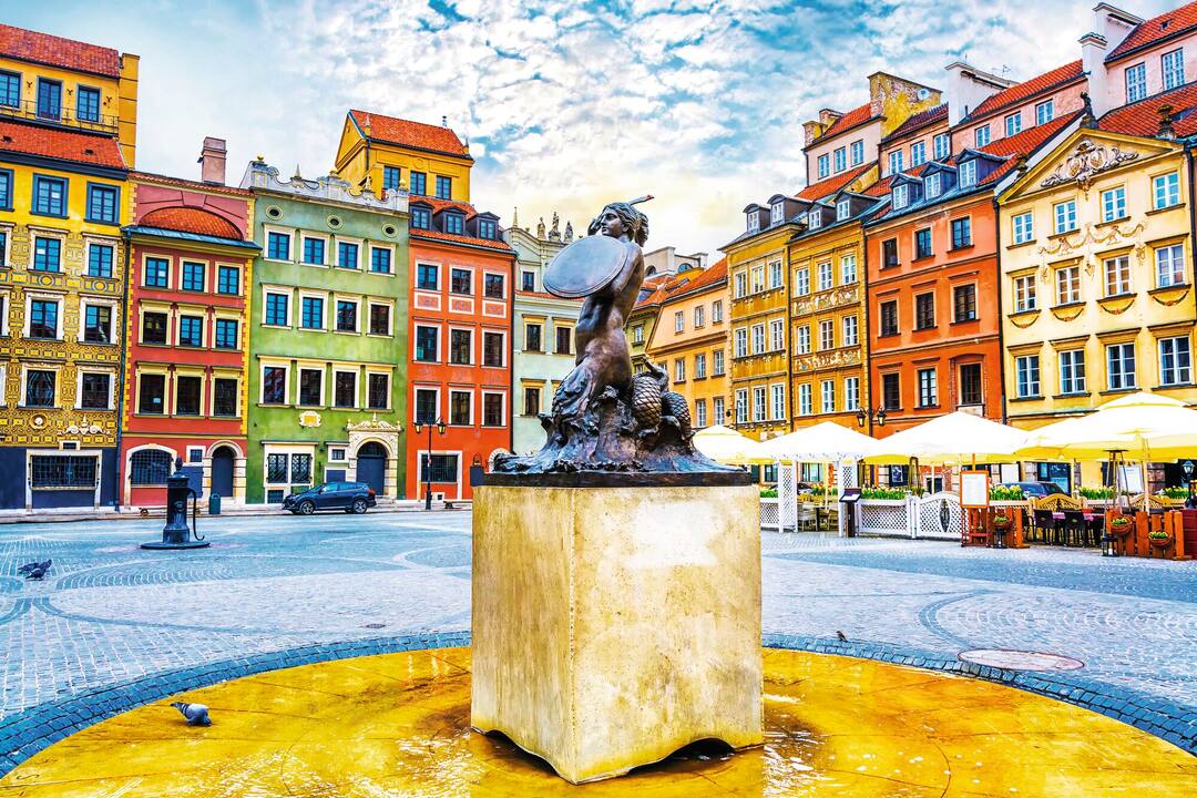 Fountain Mermaid and colourful houses on Old Town Market square in Warsaw, capital of Poland