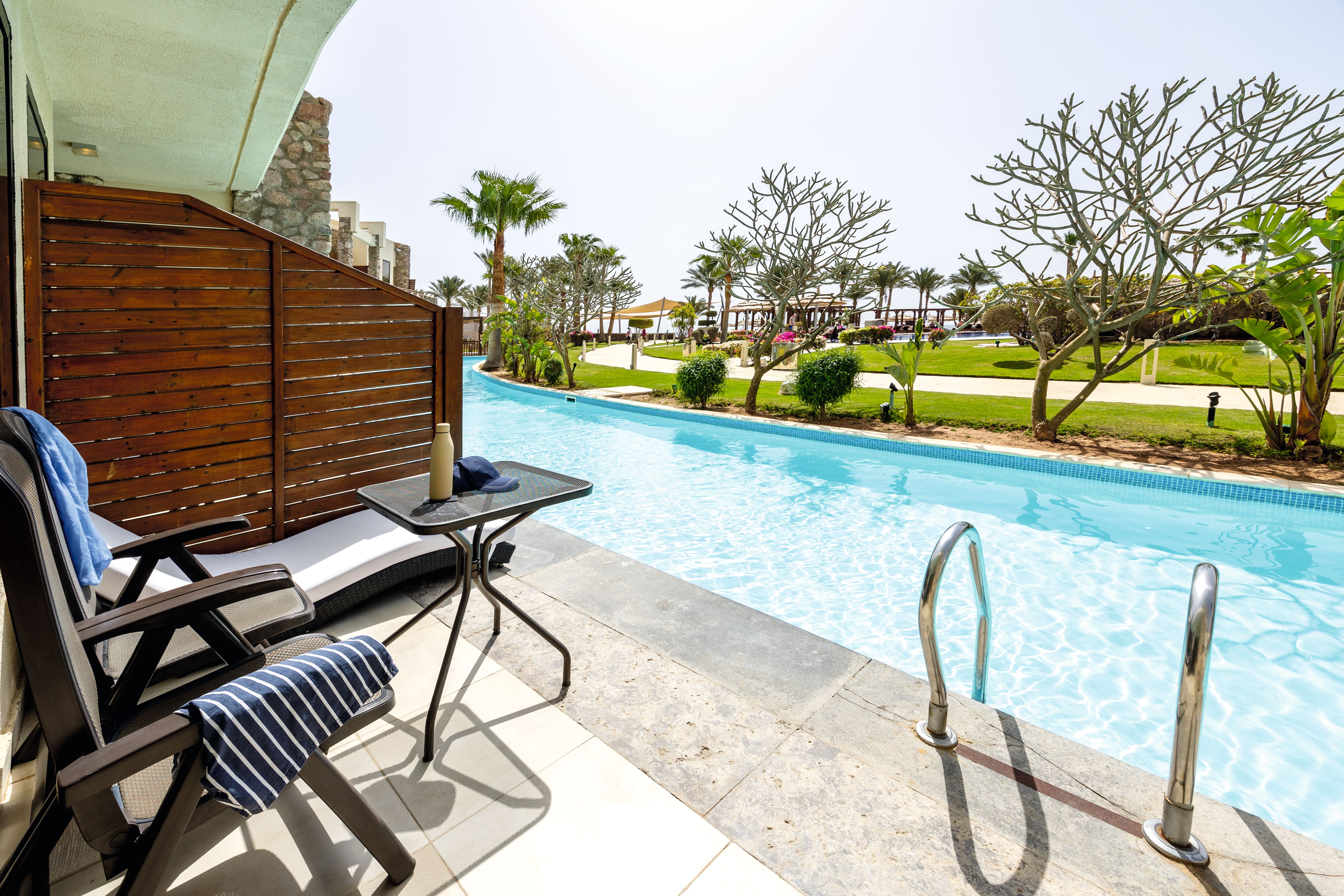 A View of a swim-up pool.