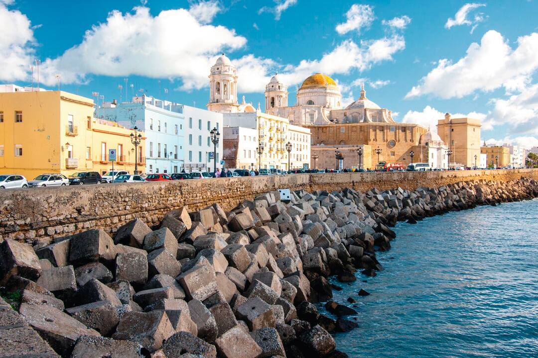 The promenade and Torre Tavira, Cadiz