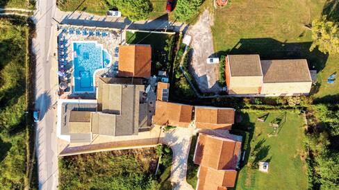 Sunshine Studios & Apartments