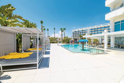 Tasia Maris Sands Hotel