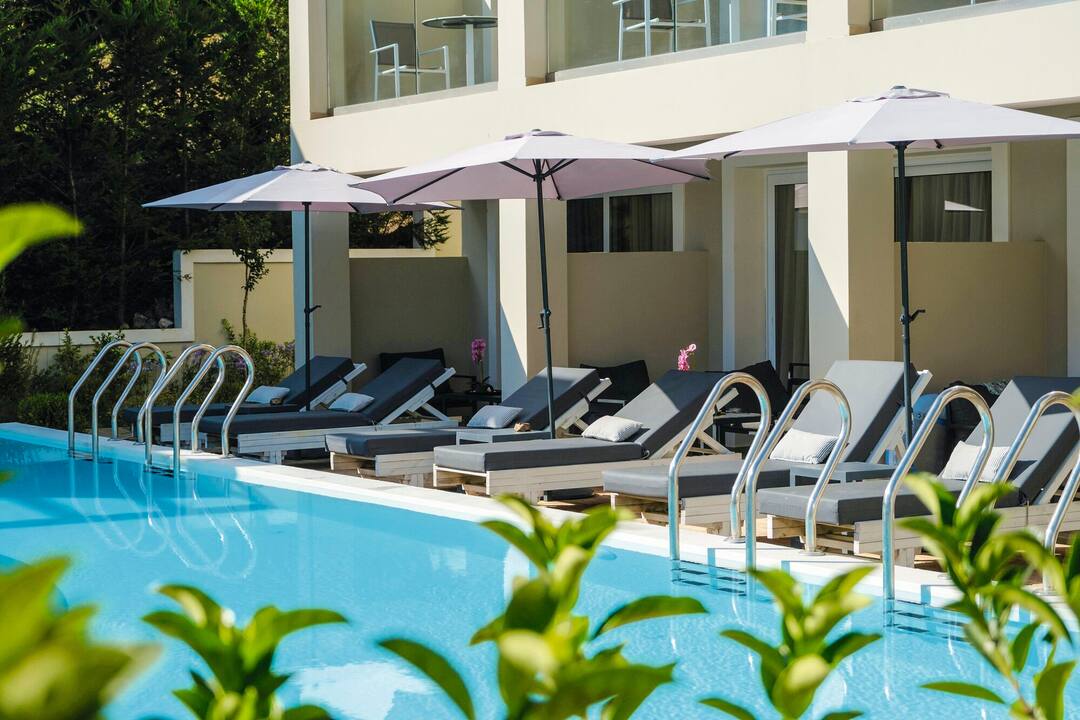 Swim-up Superior Double Room with Shared Pool and Terrace