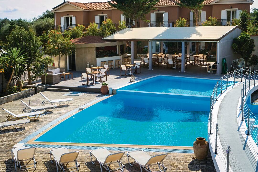 Pool bar