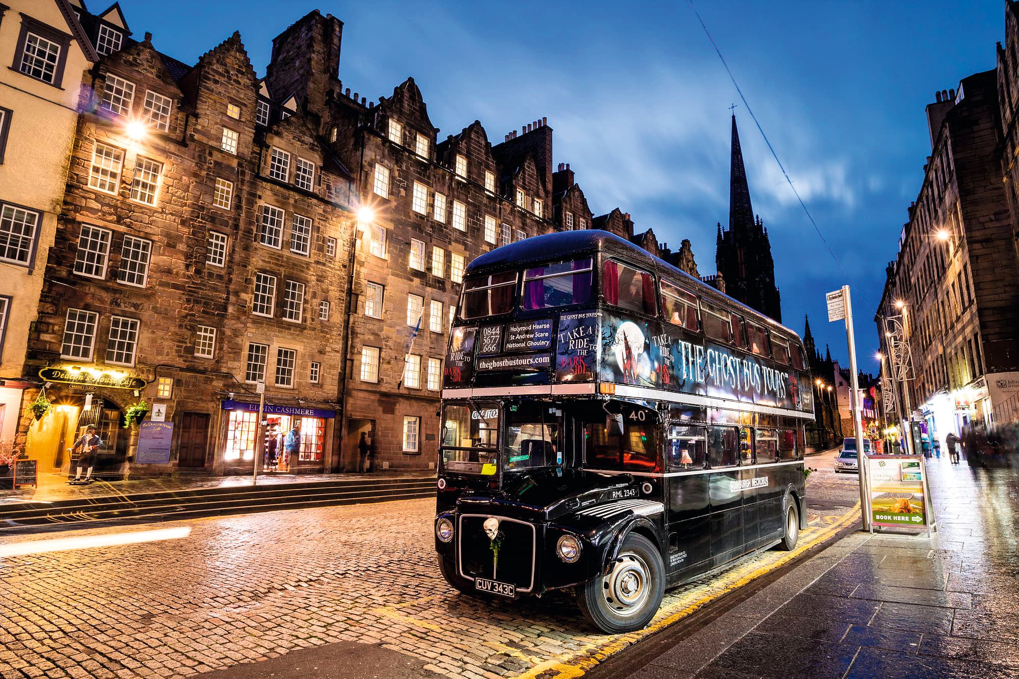  Edinburgh ghost tour bus at night.