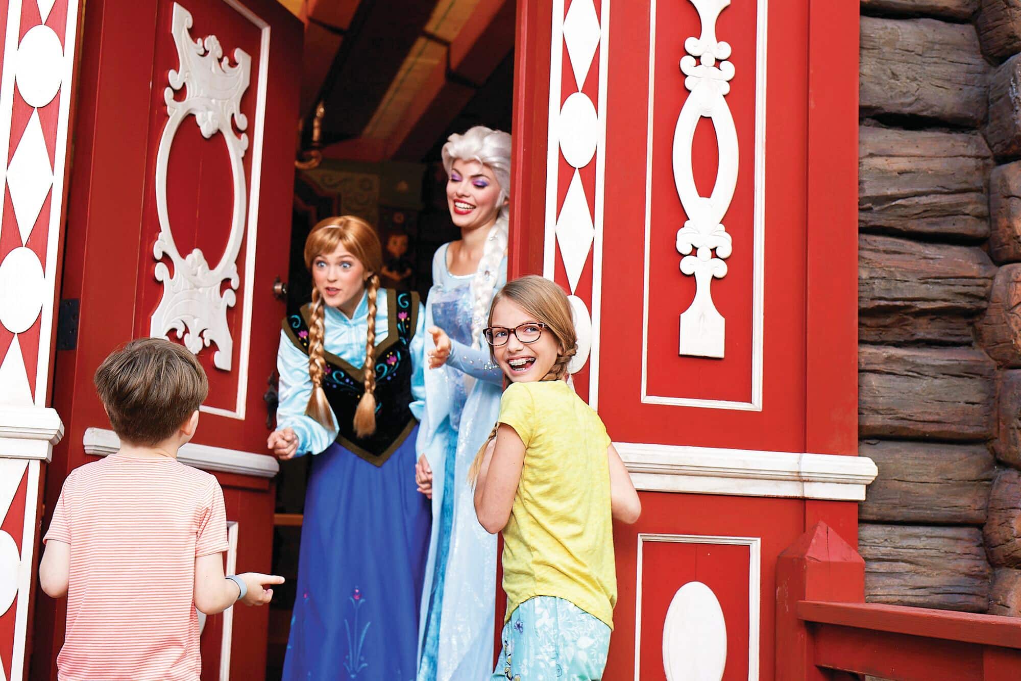 Guests meeting Anna and Elsa.