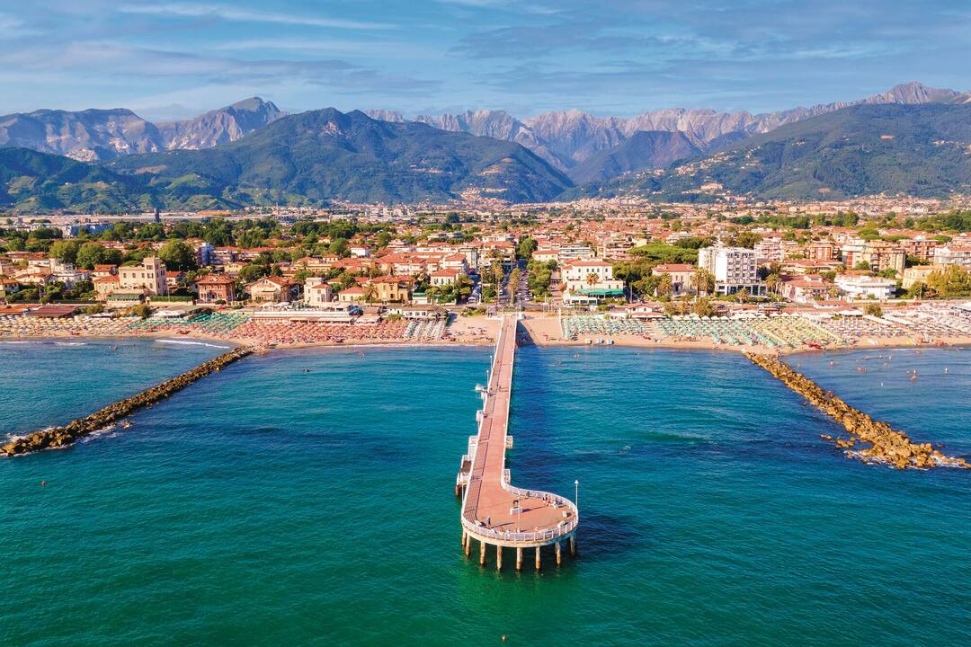 The nearby Pontile di Marina di Massa