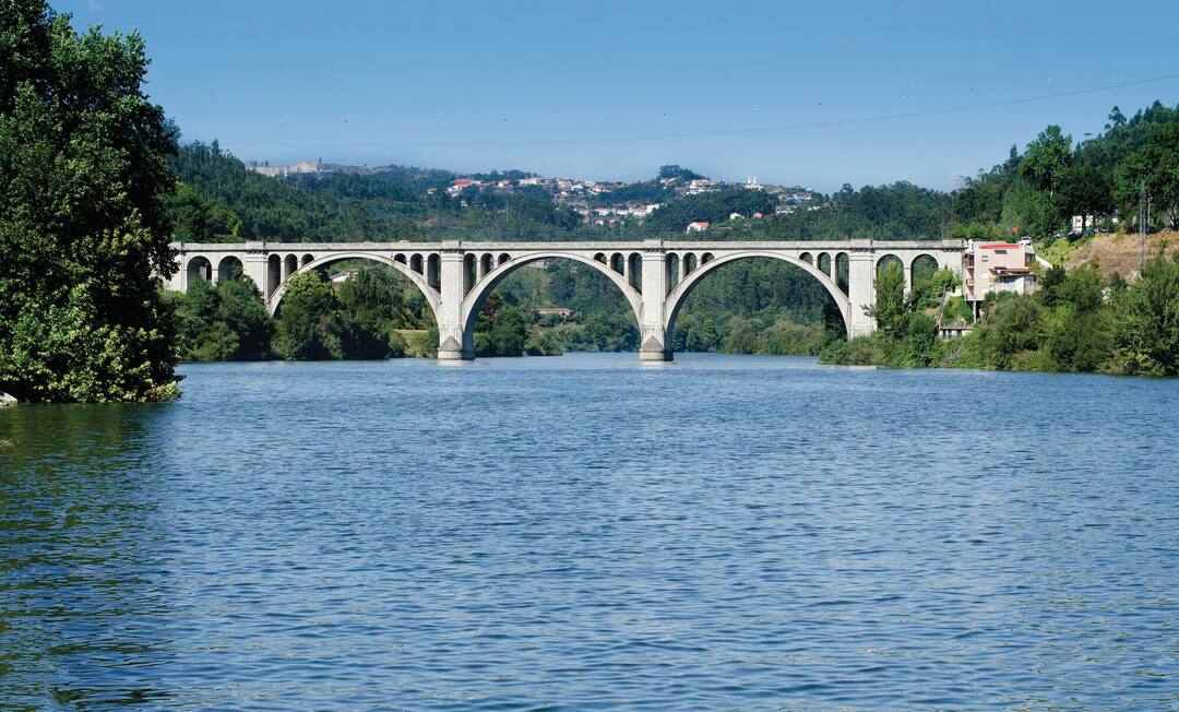 Ponte de Pedra, Entre-os-rios