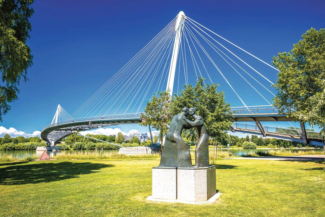 Passerelle des Deux Rives bridge