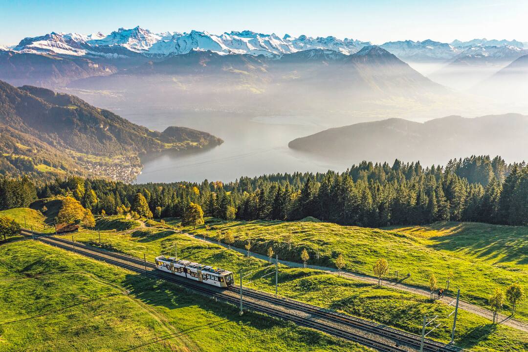 © Schweiz Tourismus, Herbst 2021 / Christian Meixner / Rigi Kulm Railway / Lucerne, Switzerland