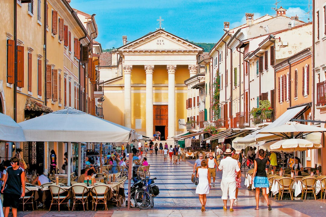 Piazza Giacomo Matteotti, Bardolino, Italy