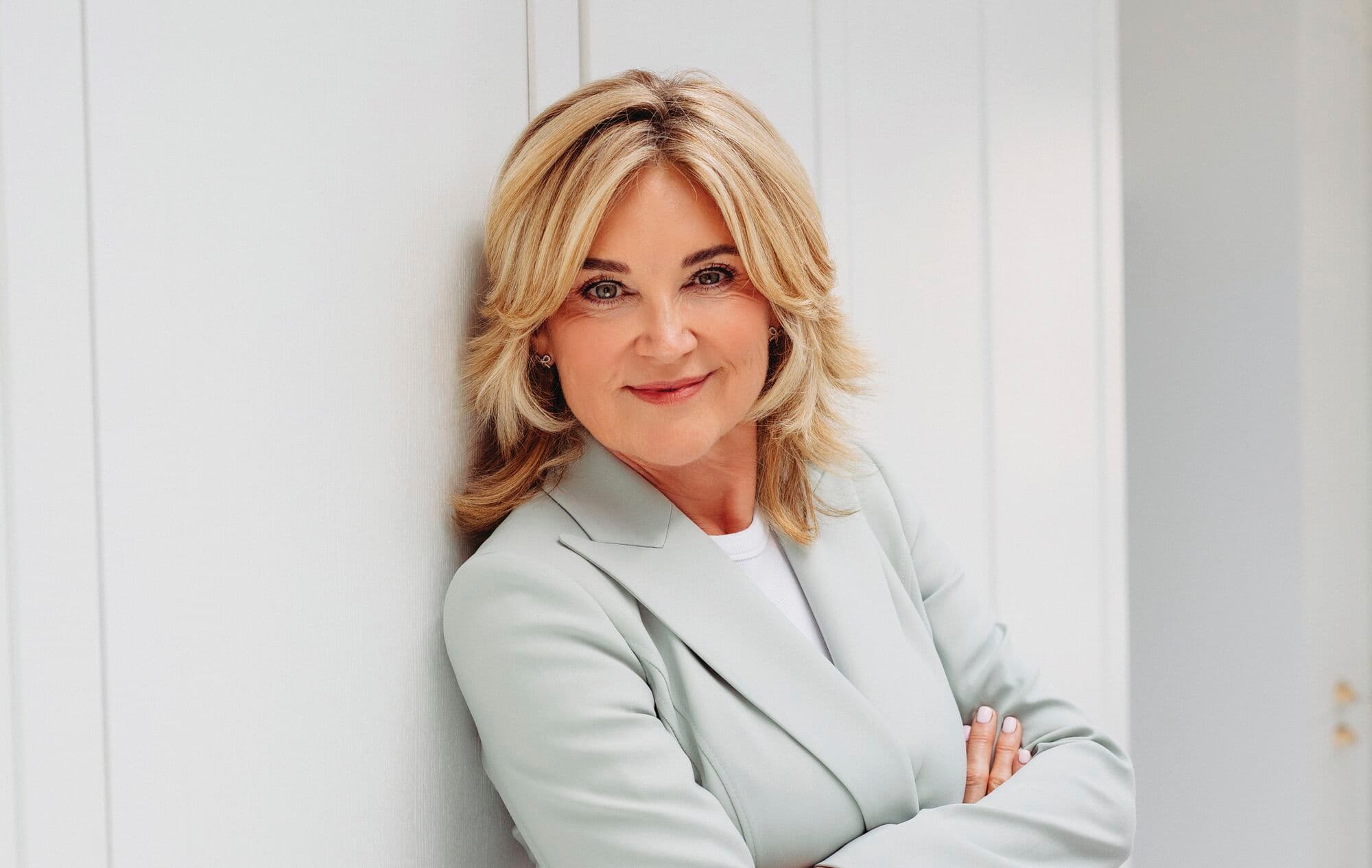 A headshot of Anthea Turner.