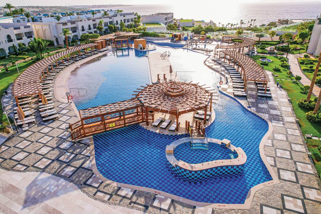 Island pool