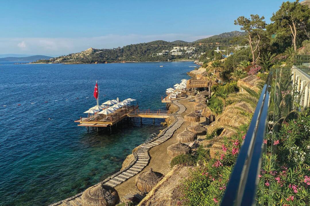 Looking down to the front in Torba