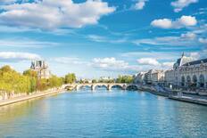 Paris cityscape of Seine River